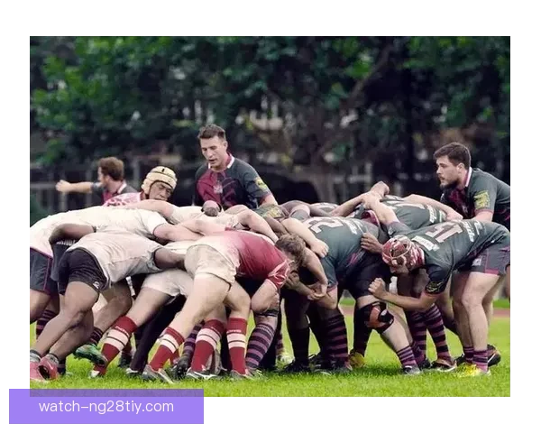 冬奥首战赛场两米壮汉激烈肉搏